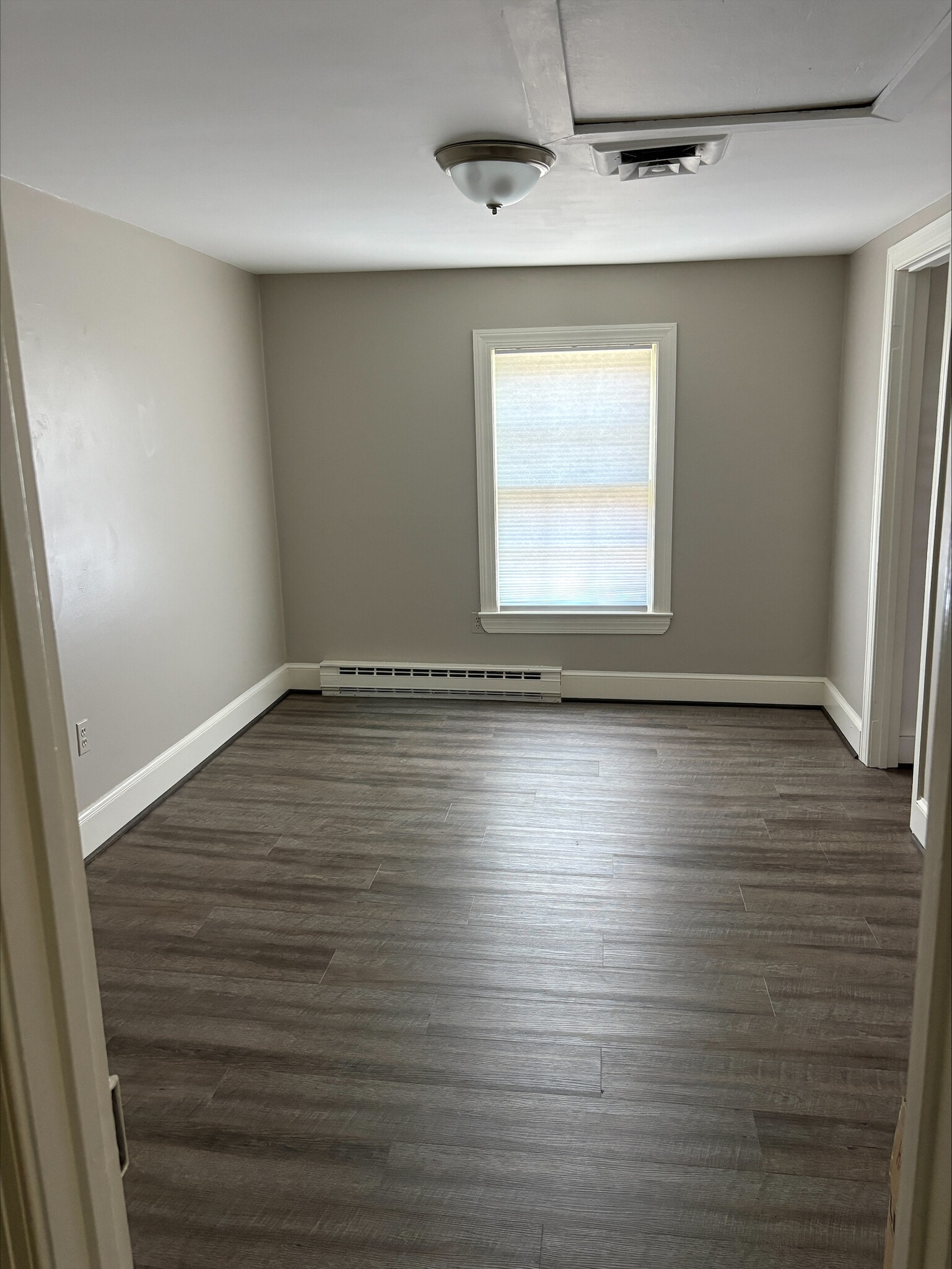 406 Mill St, Occoquan, VA for lease Interior Photo- Image 1 of 2