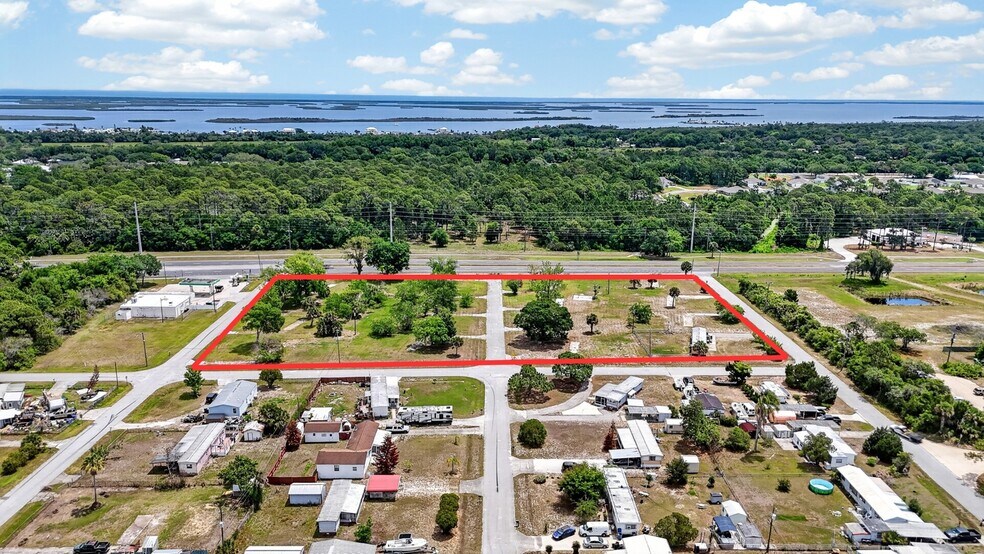 117 Center St, Oak Hill, FL à vendre - Aérien - Image 2 de 10