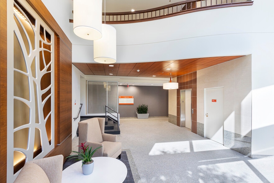 9 Trafalgar Sq, Nashua, NH for lease - Interior Photo - Image 3 of 8