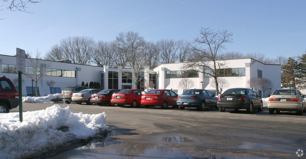 4 Griffin Rd N, Windsor, CT for lease - Building Photo - Image 1 of 4