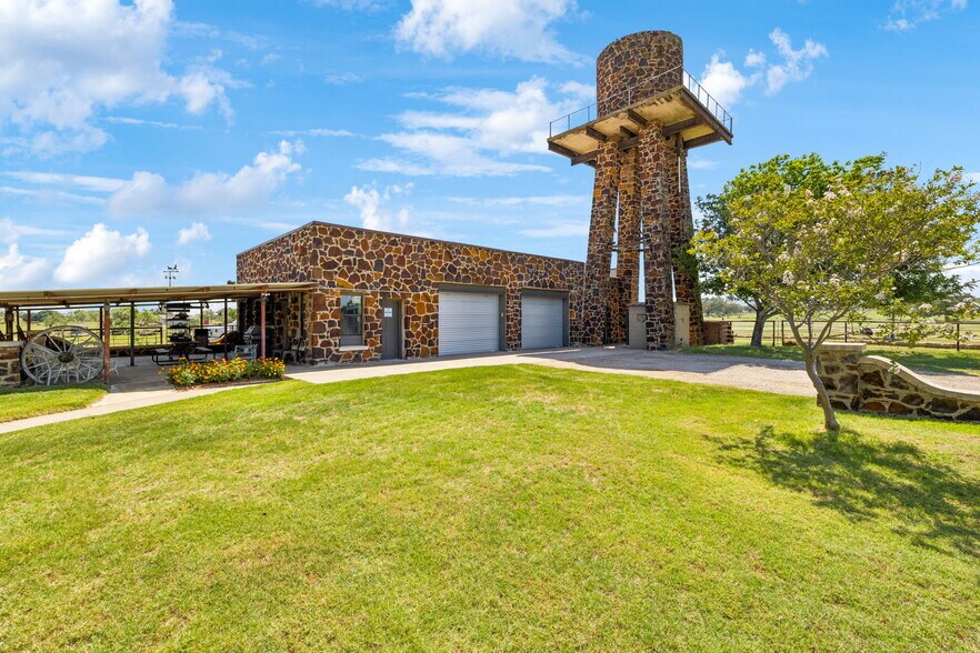 995 W Gates Valley Rd, Poteet, TX à vendre - Photo du bâtiment - Image 3 de 43