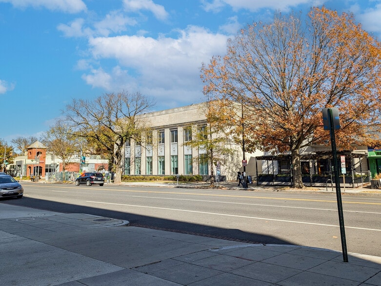 4249-4251 Wisconsin Ave NW, Washington, DC for lease - Building Photo - Image 3 of 7