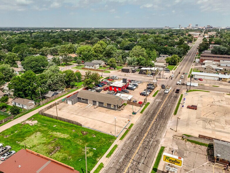 2013 S Broadway St, Wichita, KS à vendre - Photo du bâtiment - Image 2 de 64