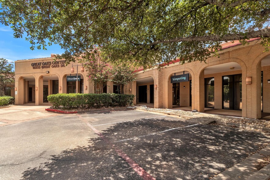 16333 S Great Oaks Dr, Round Rock, TX à louer - Photo du bâtiment - Image 3 de 19