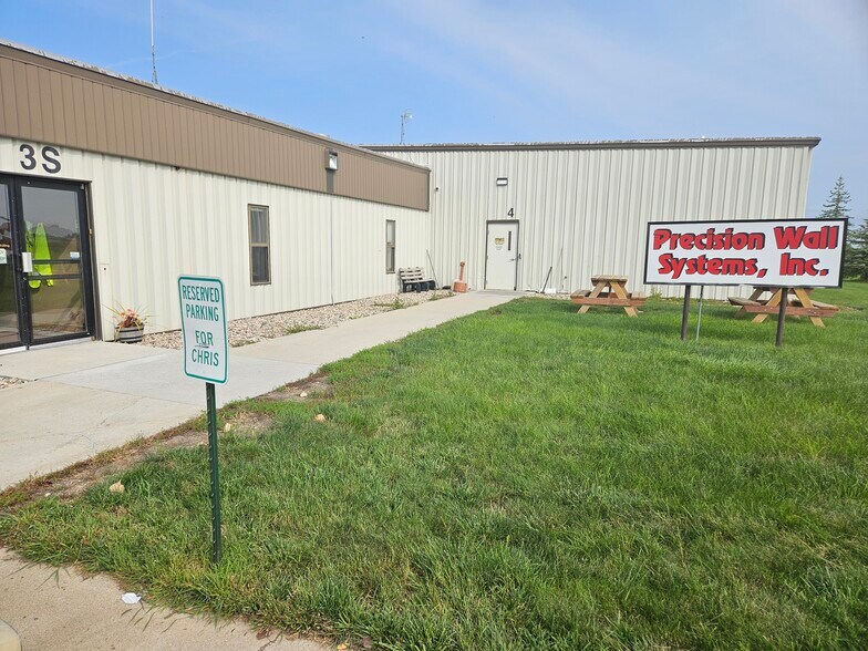102 Vander Horck St, Britton, SD à vendre - Photo du bâtiment - Image 2 de 10