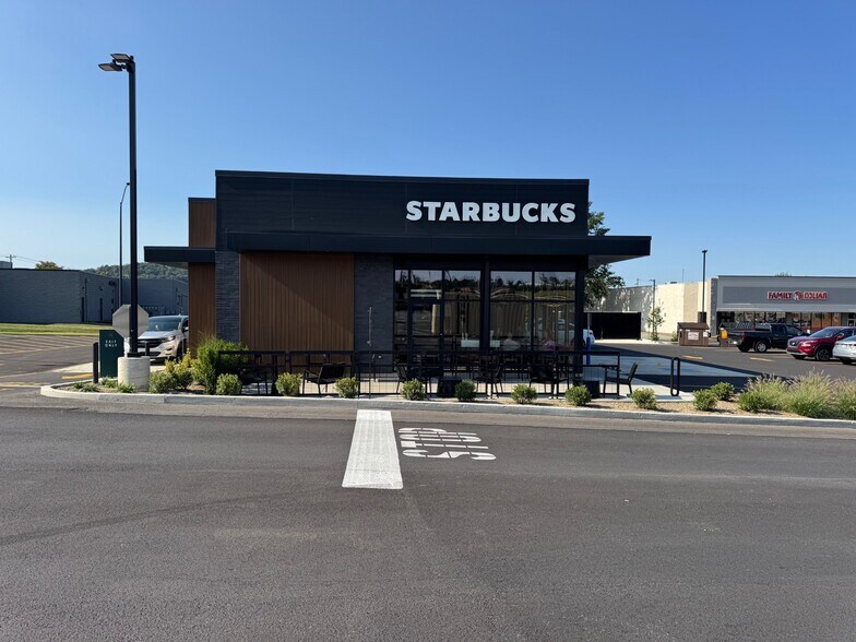 451 Hyde Park Rd, Leechburg, PA à louer - Photo du bâtiment - Image 3 de 16