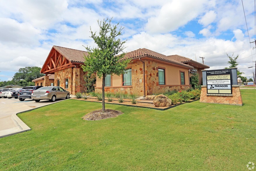 7560 Glenview Dr, Richland Hills, TX à louer - Photo principale - Image 1 de 6