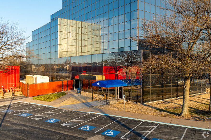 4500 S Garnett Rd, Tulsa, OK à louer - Photo du bâtiment - Image 3 de 4