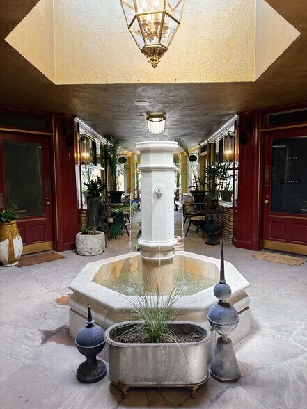 457 Palm Canyon Dr, Palm Springs, CA à louer - Photo du bâtiment - Image 3 de 8