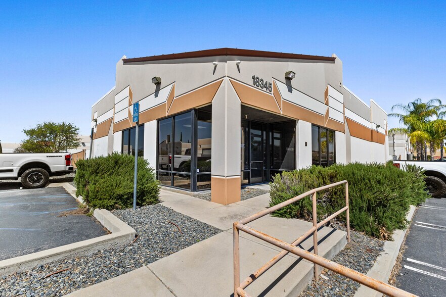 18345 Pasadena St, Lake Elsinore, CA à vendre - Photo du bâtiment - Image 2 de 12