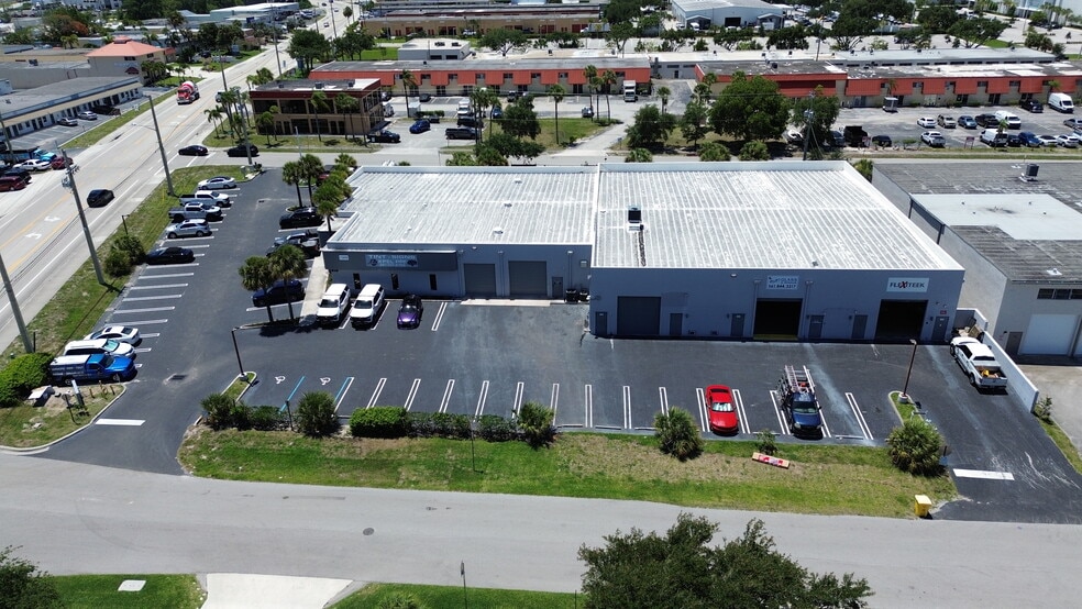 1300 Old Dixie Hwy, Lake Park, FL à louer - Photo du bâtiment - Image 2 de 7