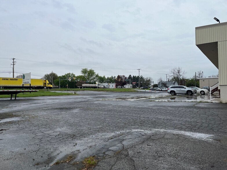 7661-7671 Beth Bath Pike, Bath, PA à louer - Photo du bâtiment - Image 3 de 10