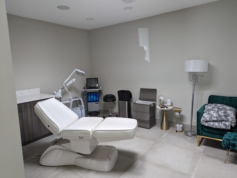 3028-3034 E Coast Hwy, Corona Del Mar, CA à louer - Photo intérieure - Image 3 de 13