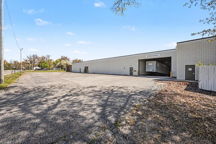 1985 E Laketon Ave, Muskegon, MI for sale - Building Photo - Image 2 of 30