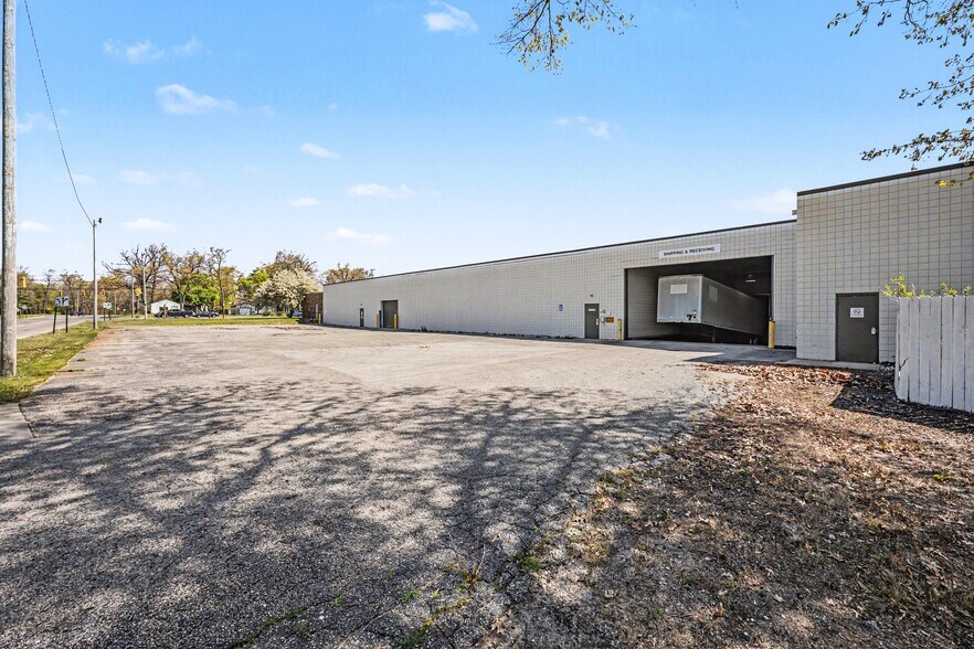 1985 E Laketon Ave, Muskegon, MI à vendre - Photo du bâtiment - Image 2 de 30