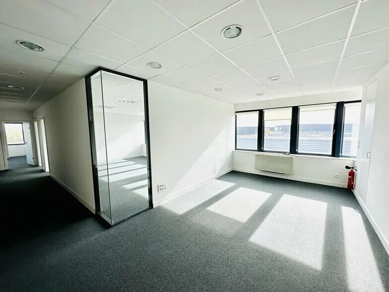Office in Entzheim for lease - Interior Photo - Image 3 of 9