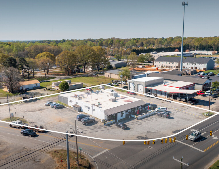 1043 N Main St, Mooresville, NC for sale - Building Photo - Image 1 of 1