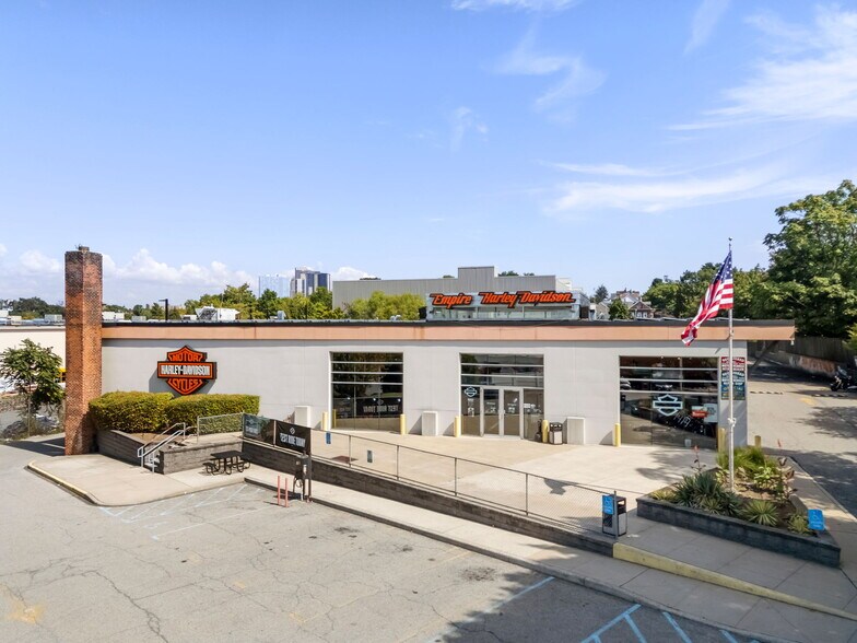 8 Industrial Ln, New Rochelle, NY à vendre - Photo du bâtiment - Image 1 de 19