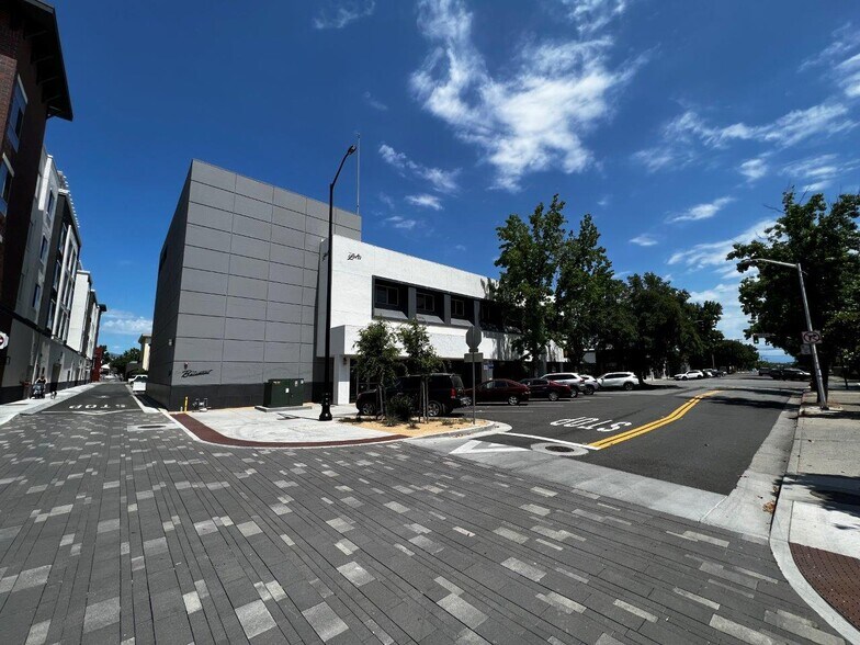 1320 Yuba St, Redding, CA à louer - Photo du bâtiment - Image 2 de 15