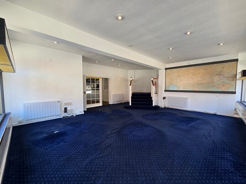 23-25 Old Milton Rd, New Milton à louer - Photo du bâtiment - Image 3 de 7