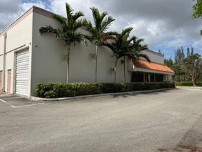 4534-4598 N Hiatus Rd, Sunrise, FL for lease Building Photo- Image 2 of 9