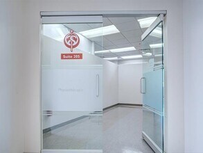 1875 Rue Maurice-Gauvin, Laval, QC à louer Photo intérieure- Image 1 de 8