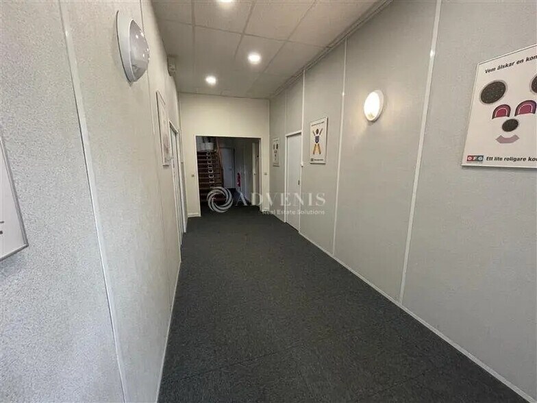 Office in Tremblay-en-France for lease - Lobby - Image 2 of 8