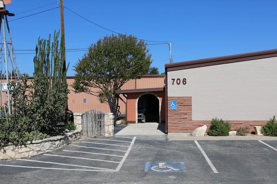 706 Knickerbocker Rd, San Angelo, TX à louer - Photo du bâtiment - Image 2 de 24