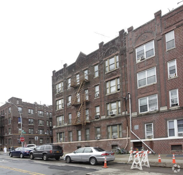 983 46th St, Brooklyn, NY à vendre - Photo du bâtiment - Image 2 de 4