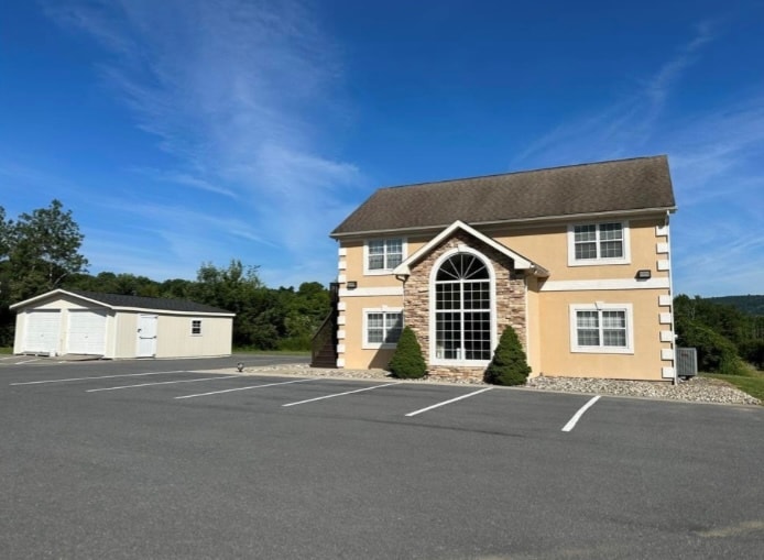 196 W Moorestown Rd, Wind Gap, PA à louer Photo du bâtiment- Image 1 de 2