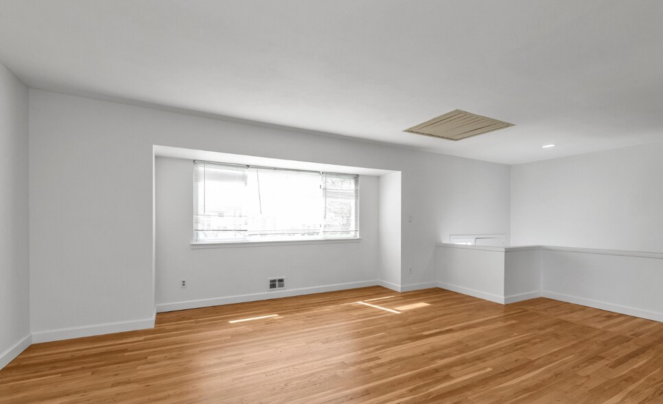 2461 Merrick Ave, Merrick, NY à vendre - Photo intérieure - Image 3 de 30