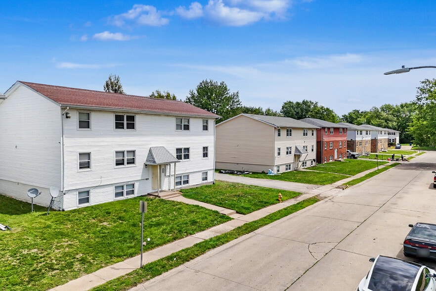 604-702 W 63rd St, Davenport, IA for sale - Building Photo - Image 1 of 7