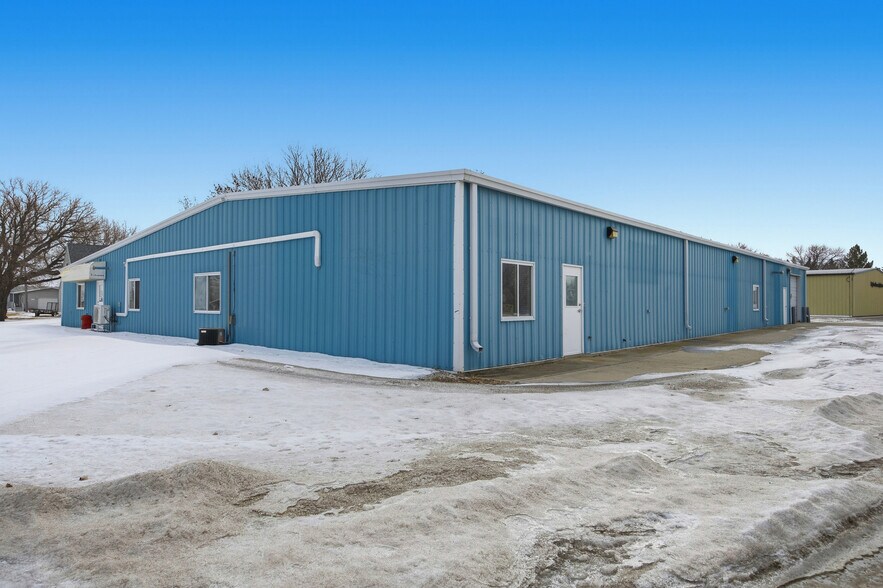 217 Meridian Rd, Mapleton, ND à vendre - Photo du bâtiment - Image 2 de 9
