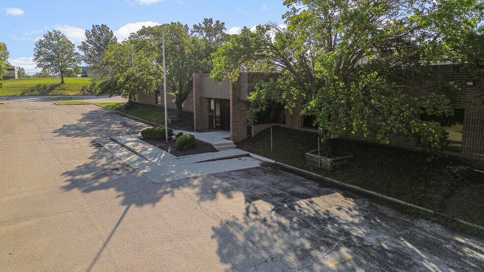 15509 W 99th St, Lenexa, KS à louer - Photo du bâtiment - Image 2 de 4