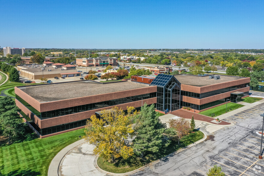 4445 Corporate Dr, West Des Moines, IA à louer - Photo principale - Image 1 de 20