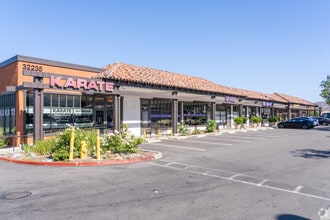 32231-32291 Mission Trail Rd, Lake Elsinore, CA for lease Building Photo- Image 2 of 4