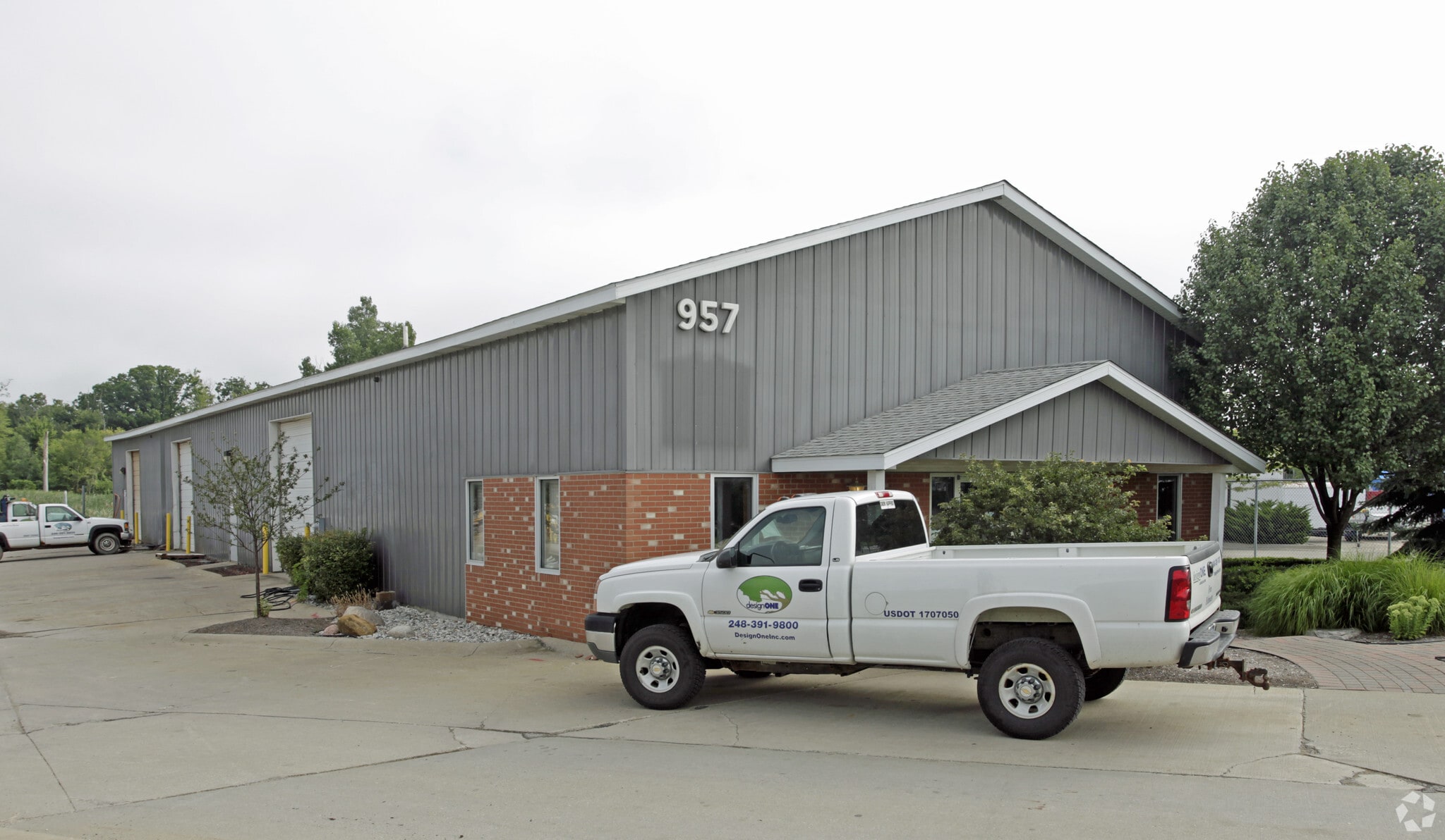 957 Brown Rd, Lake Orion, MI for sale Primary Photo- Image 1 of 3