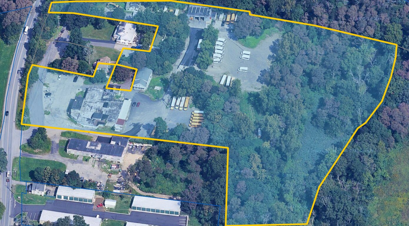 32 Fitchett Way, Poughkeepsie, NY à vendre Photo principale- Image 1 de 3