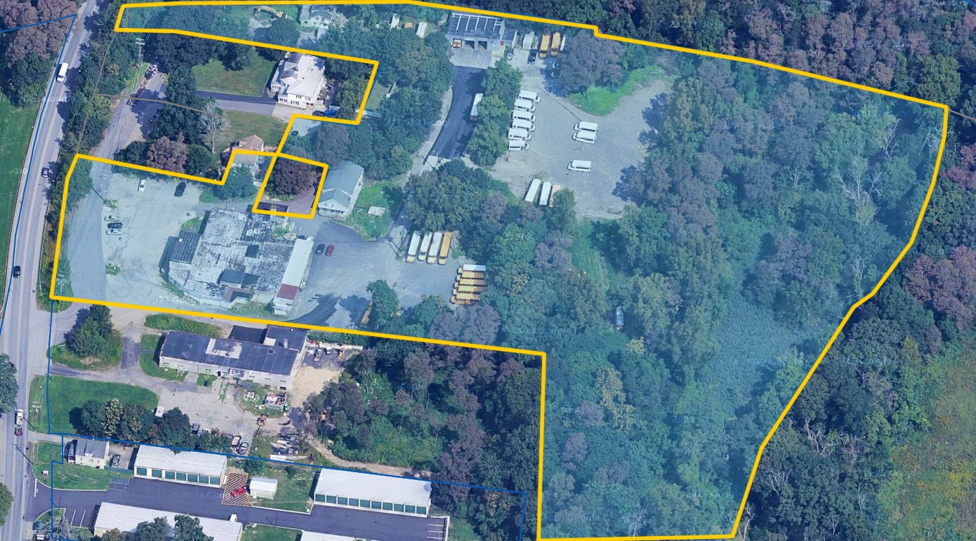 32 Fitchett Way, Poughkeepsie, NY for sale Primary Photo- Image 1 of 3