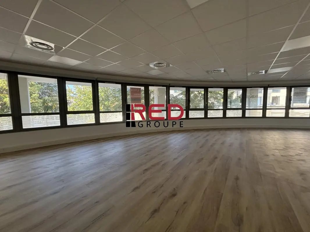 Office in Aix-en-Provence for sale Interior Photo- Image 1 of 8