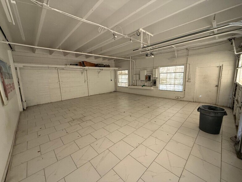 6005 Charlotte Pike, Nashville, TN à louer - Photo du bâtiment - Image 3 de 9