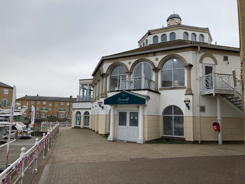 The Waterfront,, Brighton à louer - Photo du bâtiment - Image 3 de 4