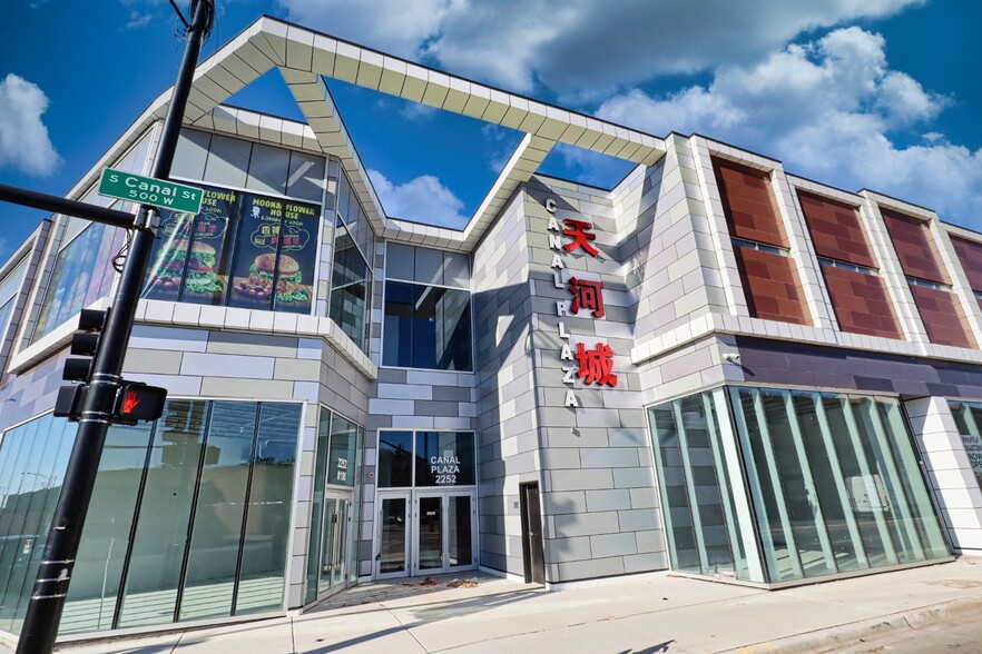 2300 S Archer Ave, Chicago, IL for sale - Building Photo - Image 2 of 13