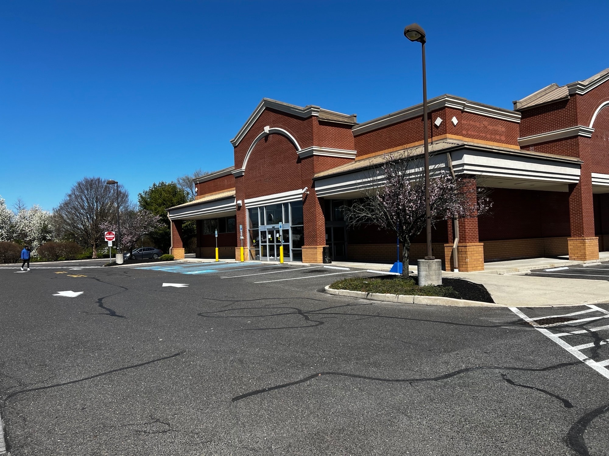 335 Village Center Dr, Logan Township, NJ for lease Primary Photo- Image 1 of 8