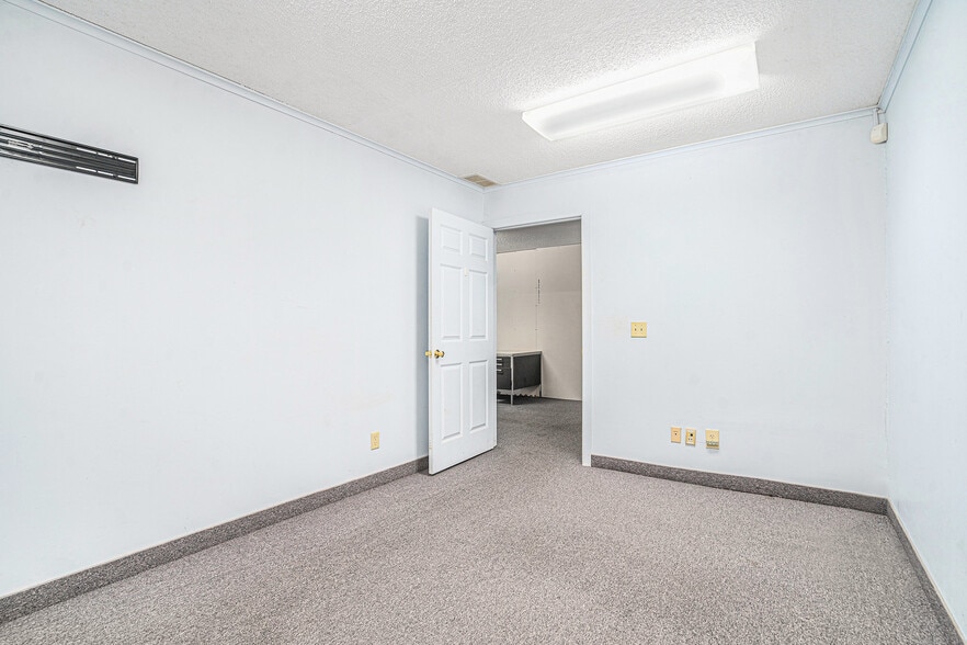 1707 Miller Rd, Kalamazoo, MI à vendre - Photo intérieure - Image 3 de 30