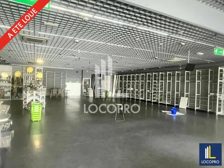 Retail in Nice for lease - Interior Photo - Image 3 of 8