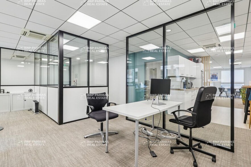 Office in Arcueil for lease - Interior Photo - Image 1 of 9