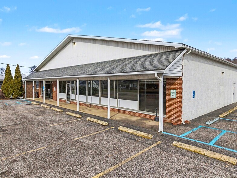 2906 Washington Blvd, Belpre, OH à vendre - Photo du bâtiment - Image 3 de 44
