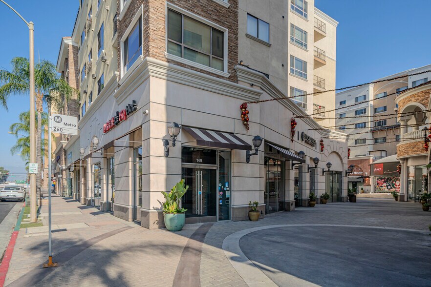 580 N Atlantic Blvd, Monterey Park, CA à louer - Photo du bâtiment - Image 3 de 119