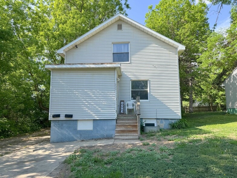 822 W Maple Ave, Fergus Falls, MN for sale - Building Photo - Image 3 of 18